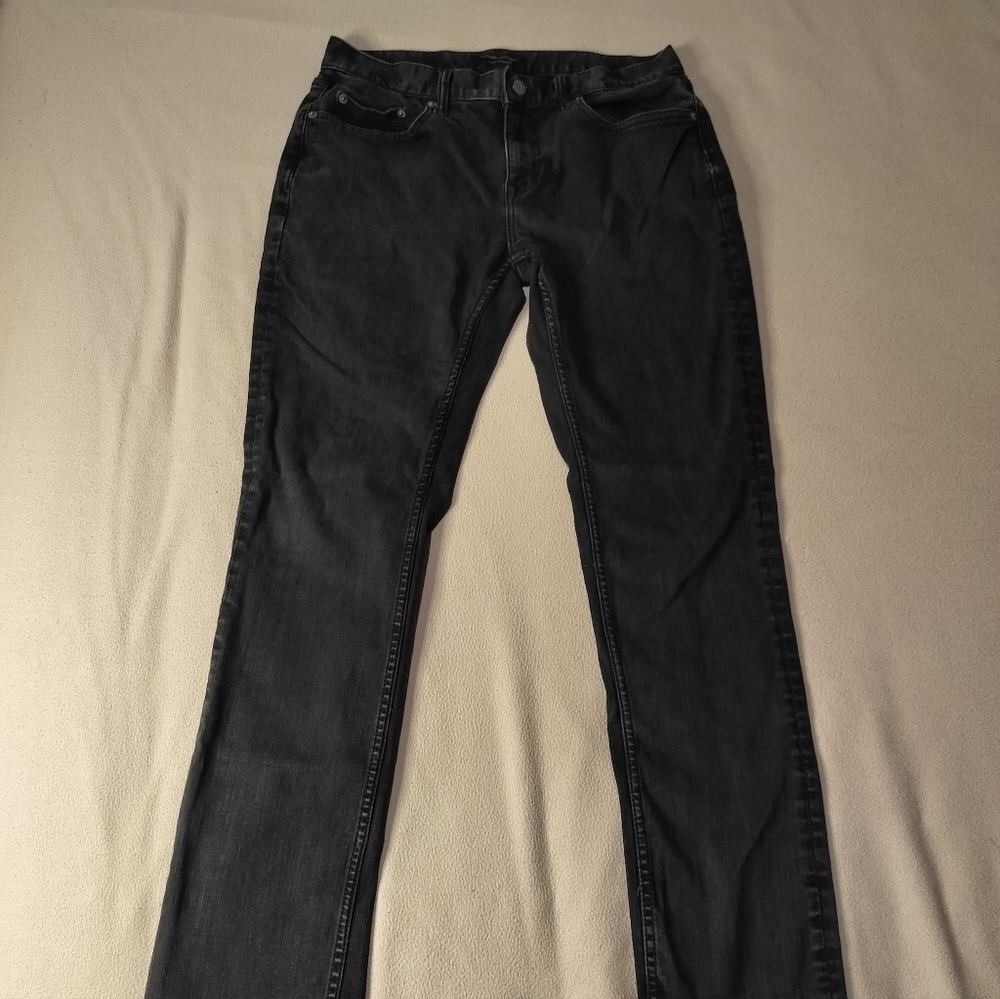Banana Republic Men's Black Skinny Techmotion Jeans.